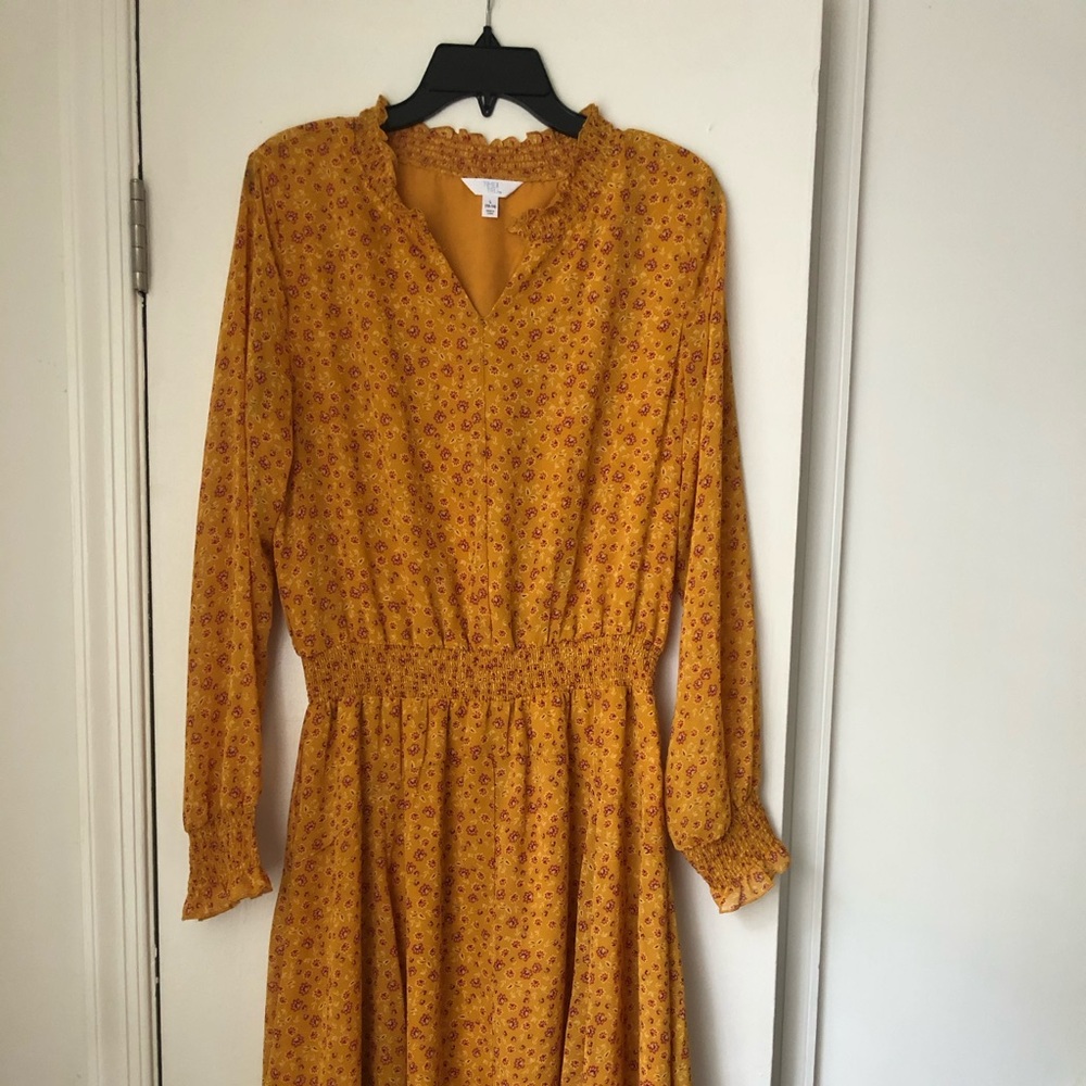 Yellow long sleeve dress. Perfect for fall!